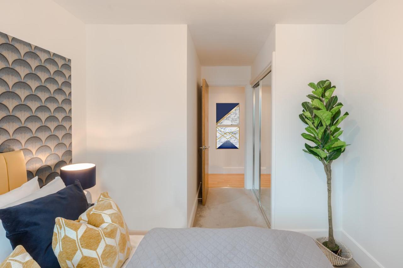 Best Thames View In Town! Large Luxxe Nomad Design Family Home Londýn Exteriér fotografie